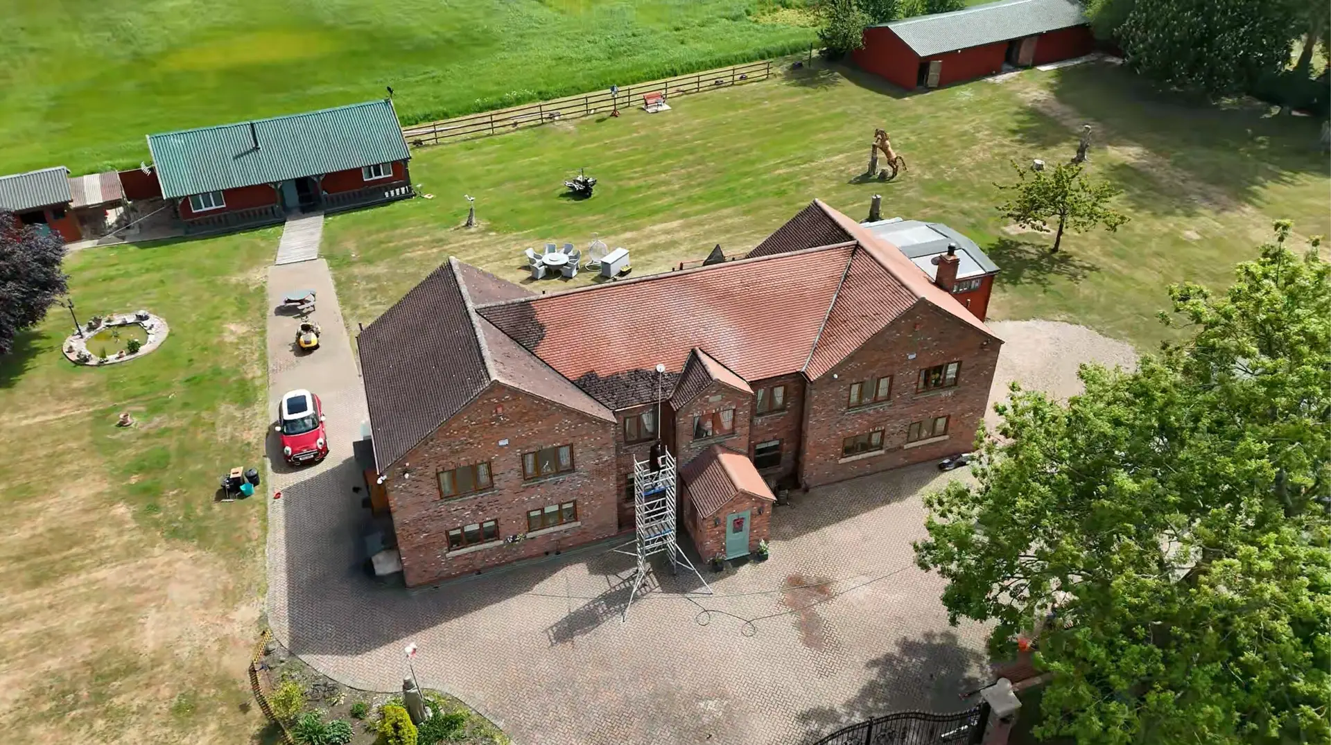 roof cleaning - moss removal service in {region}